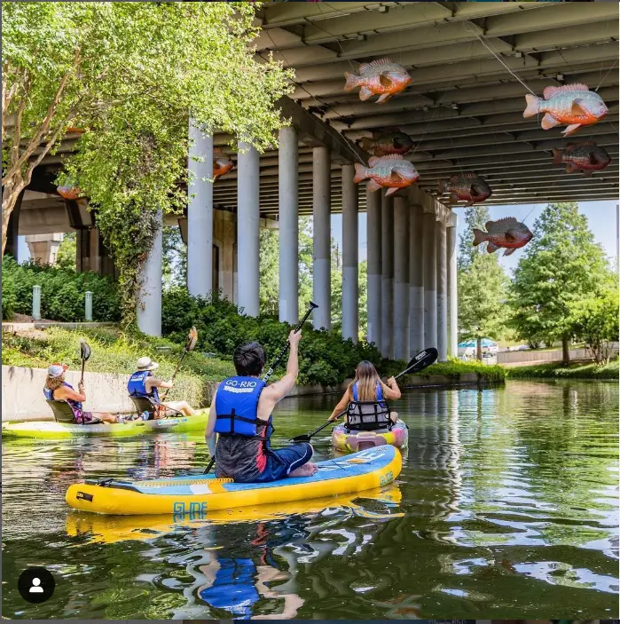 is the riverwalk in san antonio safe at night